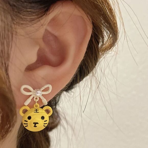 TIGER PRIDE STUD EARRINGS - Picture 2 of 5